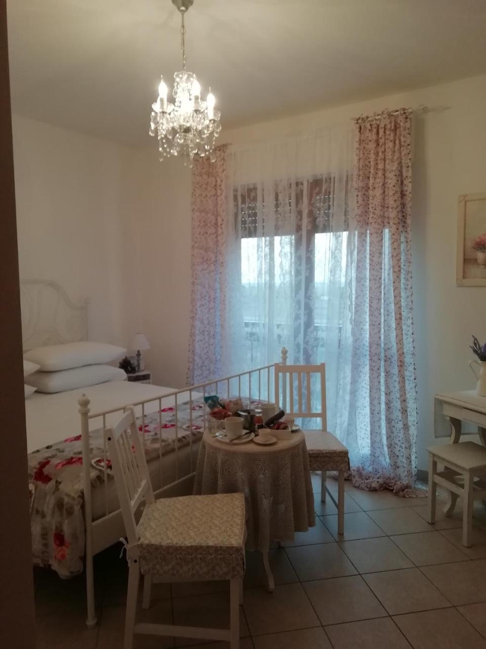 Beti House Heart'S And Roses Rooms Ponte Galeria Quarto foto