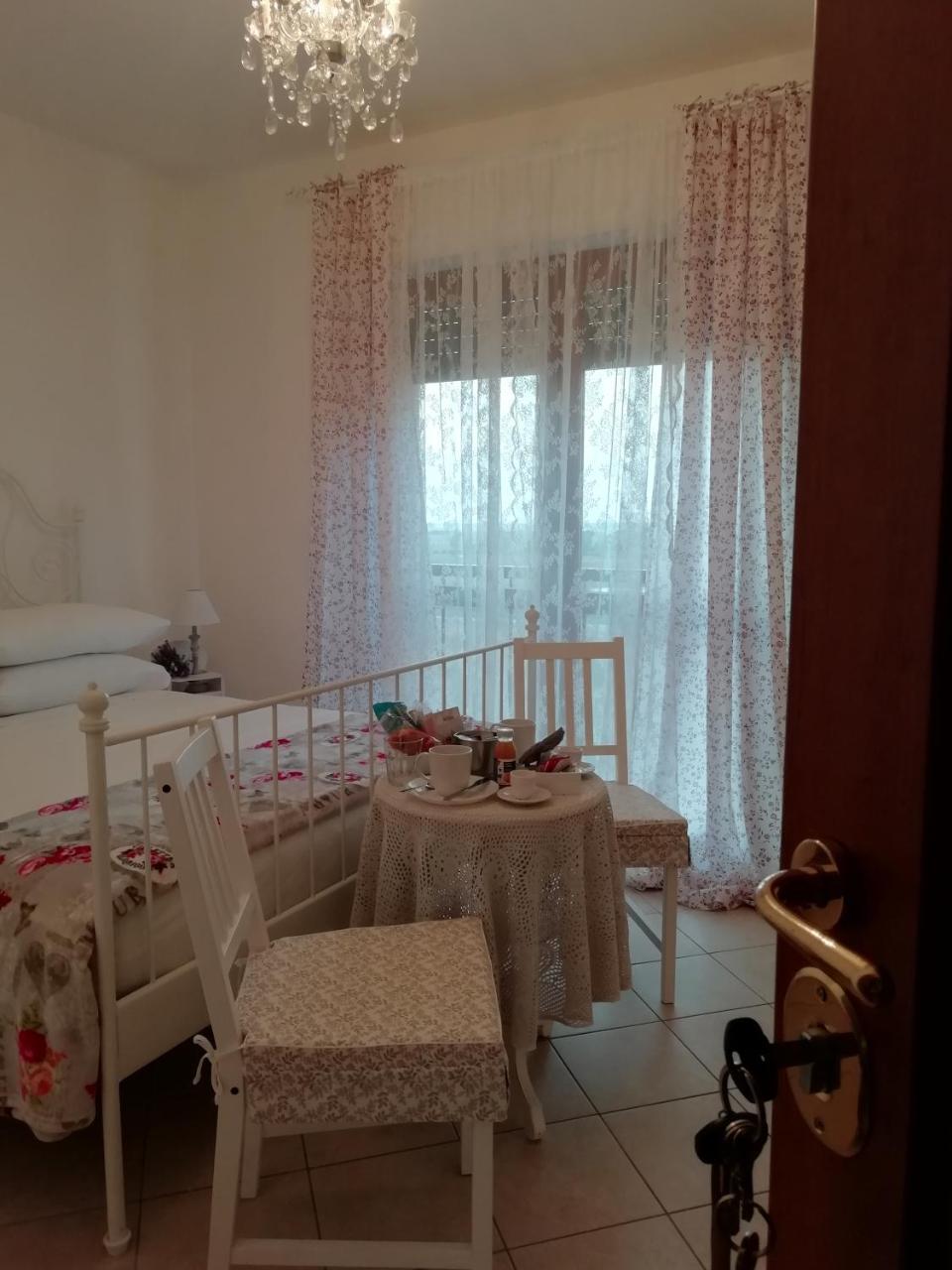 Beti House Heart'S And Roses Rooms Ponte Galeria Quarto foto